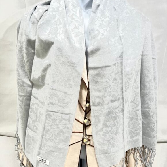 🔥🔥Pierre Cardin 100% Wool Scarf 60" x 20" Silver Metalic Shine Fringe (43) - Picture 6 of 10